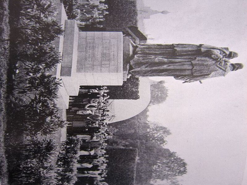 File:1200px-Onthulling minckelers.jpg