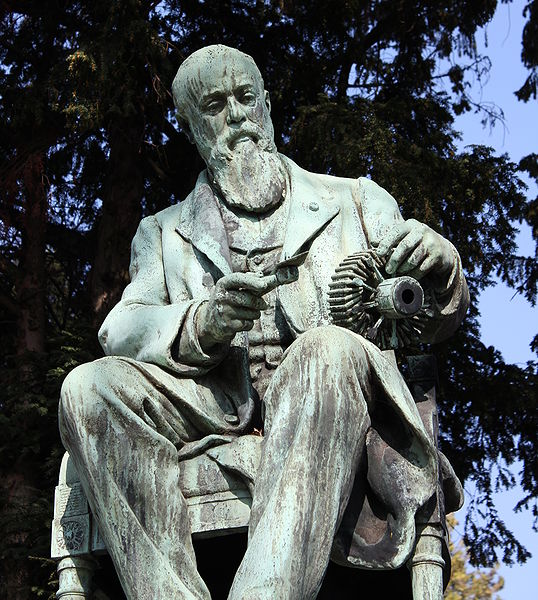 File:Gramme pere lachaise.jpg