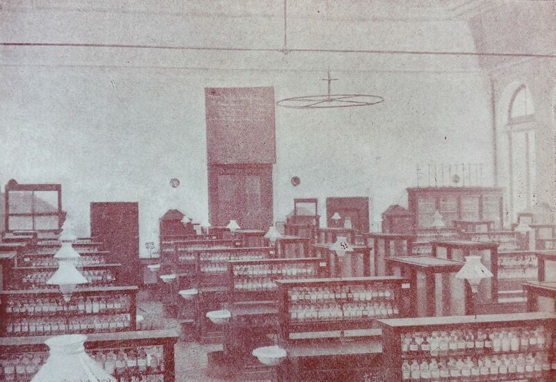 File:1199px-Institut pharmaliegegrandlabo.jpg