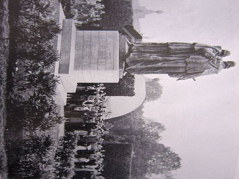 File:1011px-Onthulling minckelers.jpg