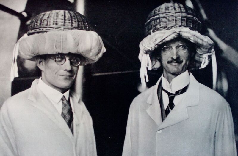 File:1200px-Piccardmet helm.jpg