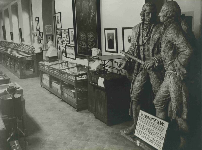 File:20151019101847!Zaal met buste.jpg