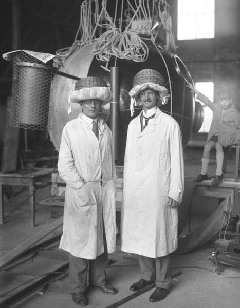 File:Piccardmet helmvoluit.jpg