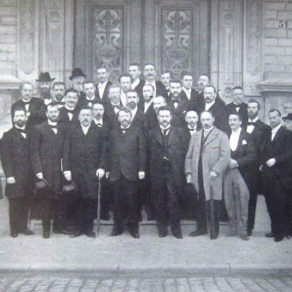 File:Groepsfoto eerste congresdatabank.jpg