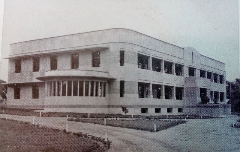 File:Ecole AMI kisantu.jpg